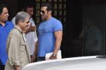 Salman Khan snapped with family in Mumbai on 20th Aug 2013 (30).JPG